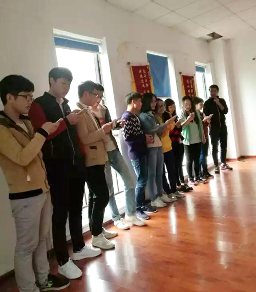 湖南人文科技学院学子在卓景京拓展训练